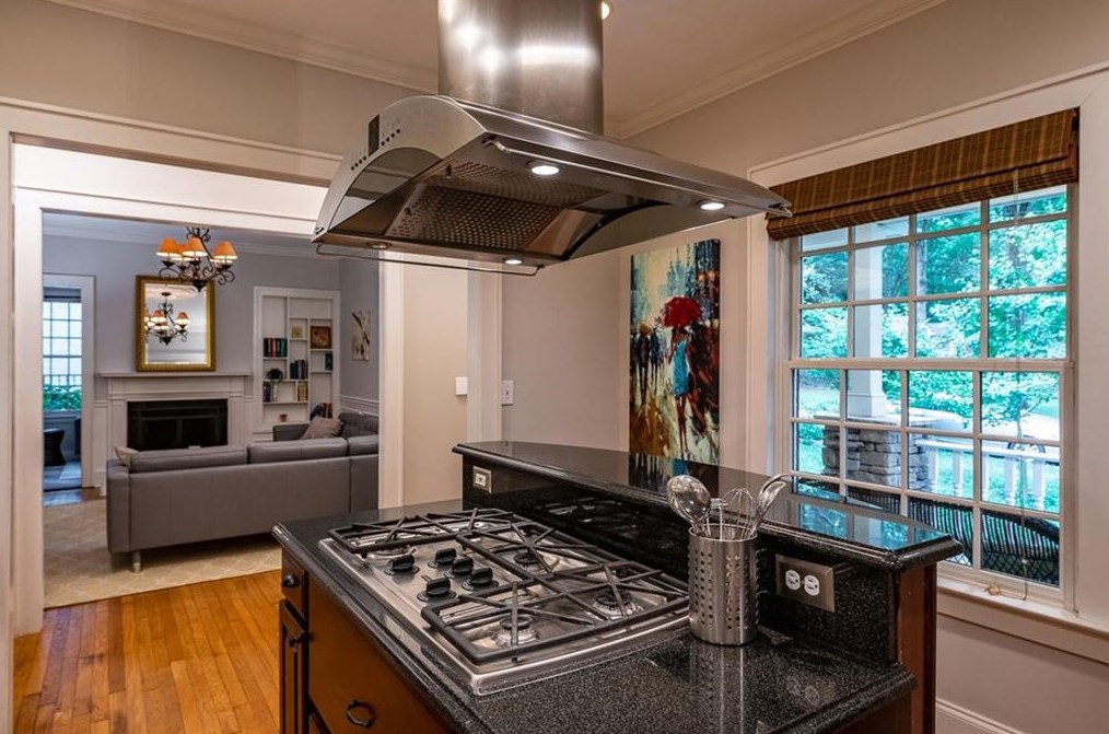 226 Inman Dr, Decatur GA  30030-3833 exterior