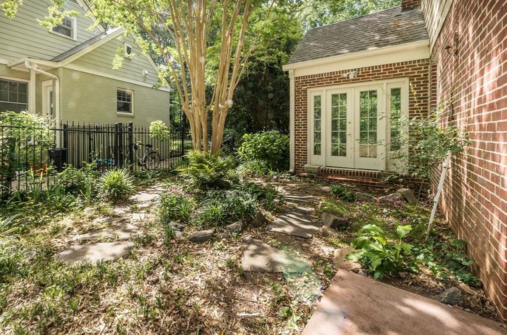 226 Inman Dr, Decatur GA  30030-3833 exterior