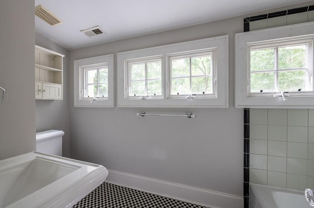 226 Inman Dr, Decatur GA  30030-3833 exterior