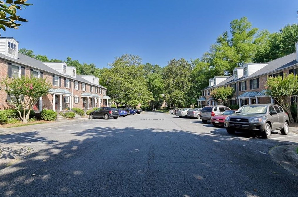 6700 Roswell Rd, Atlanta GA  30328-2503 exterior