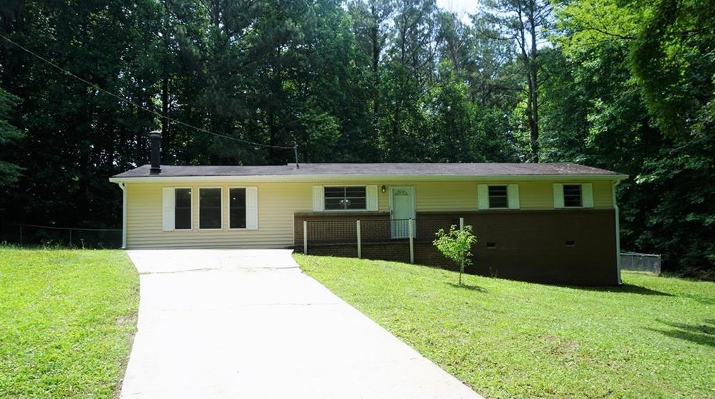 8976 Clover Ln, Lithia Springs, GA 30122