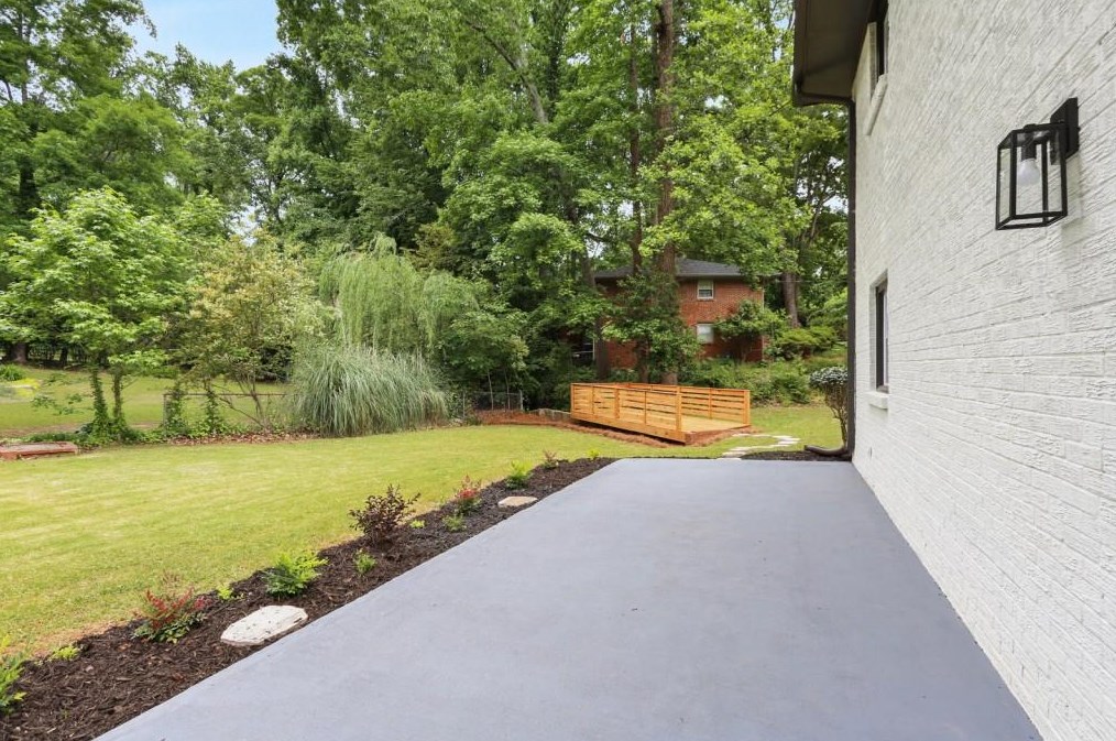 2732 Hawaii Ct, Decatur GA  30033-2335 exterior