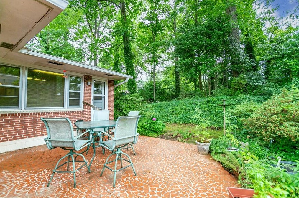 829 Whelchel Dr, Decatur GA  30033-4825 exterior