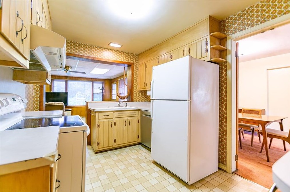 829 Whelchel Dr, Decatur GA  30033-4825 exterior