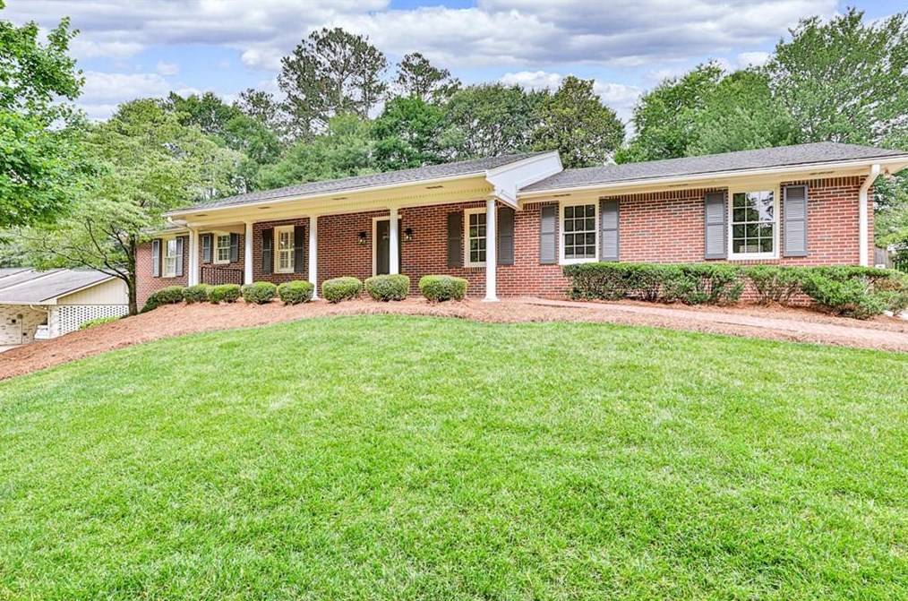 1320 Knoll Woods Ct, Roswell, GA 30075-3407