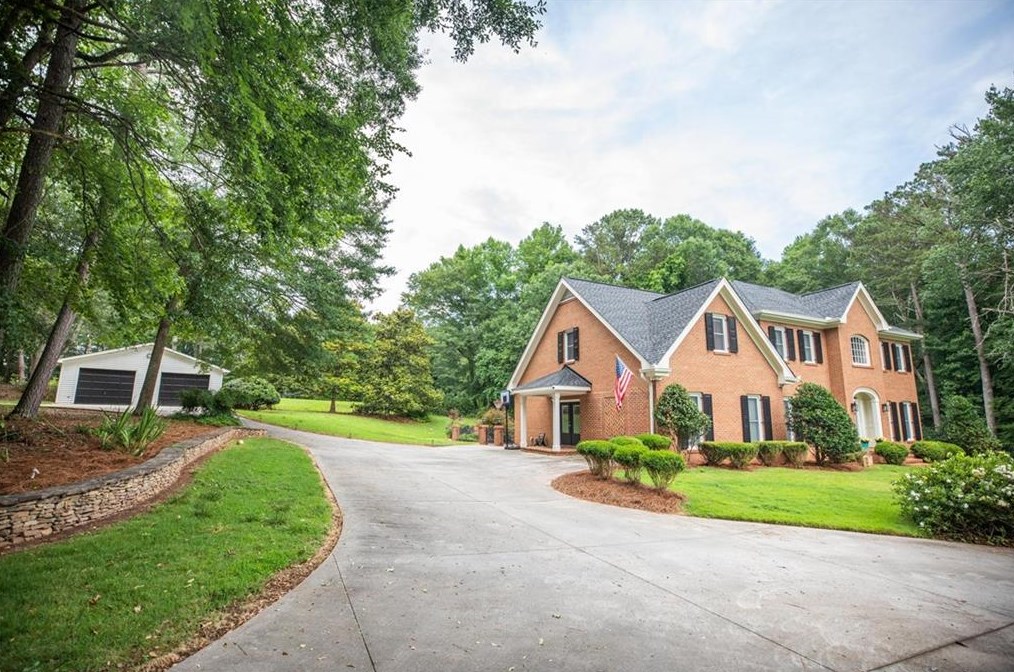 120 Lisa Ln, Carrollton, GA 30117