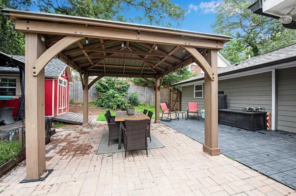 1694 Montcliff Ct, Decatur GA  30033-1313 exterior