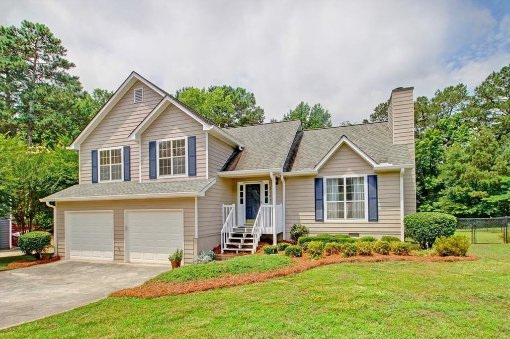 2104 W Lotus Point Dr, Lithia Springs, GA 30122