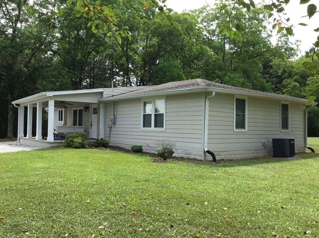 651 Covered Bridge Rd, Hoschton, GA 30548-3704