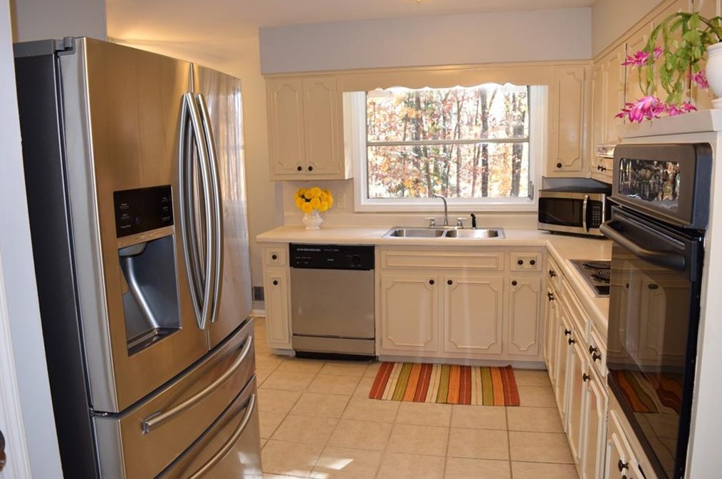 4091 Oak Forest Dr, Atlanta GA  30319-1420 exterior