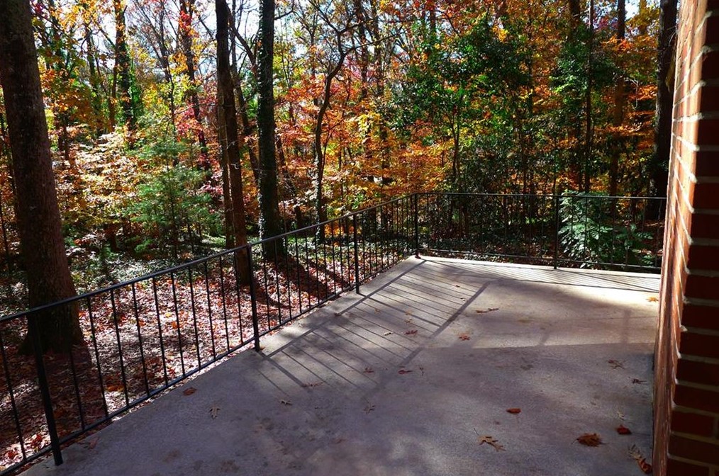 4091 Oak Forest Dr, Atlanta GA  30319-1420 exterior