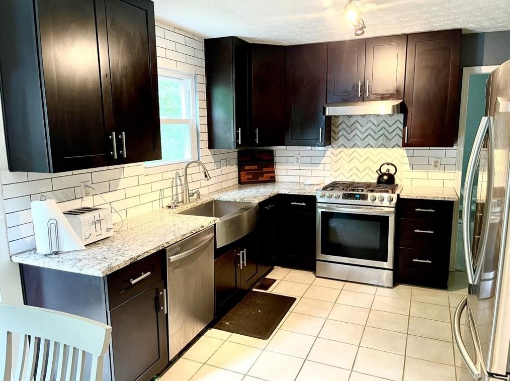 594 Rivulett Ct, Lawrenceville GA  30043-5487 exterior