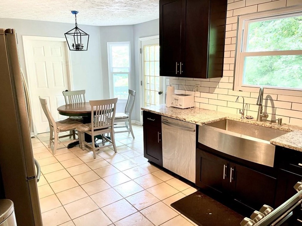 594 Rivulett Ct, Lawrenceville GA  30043-5487 exterior