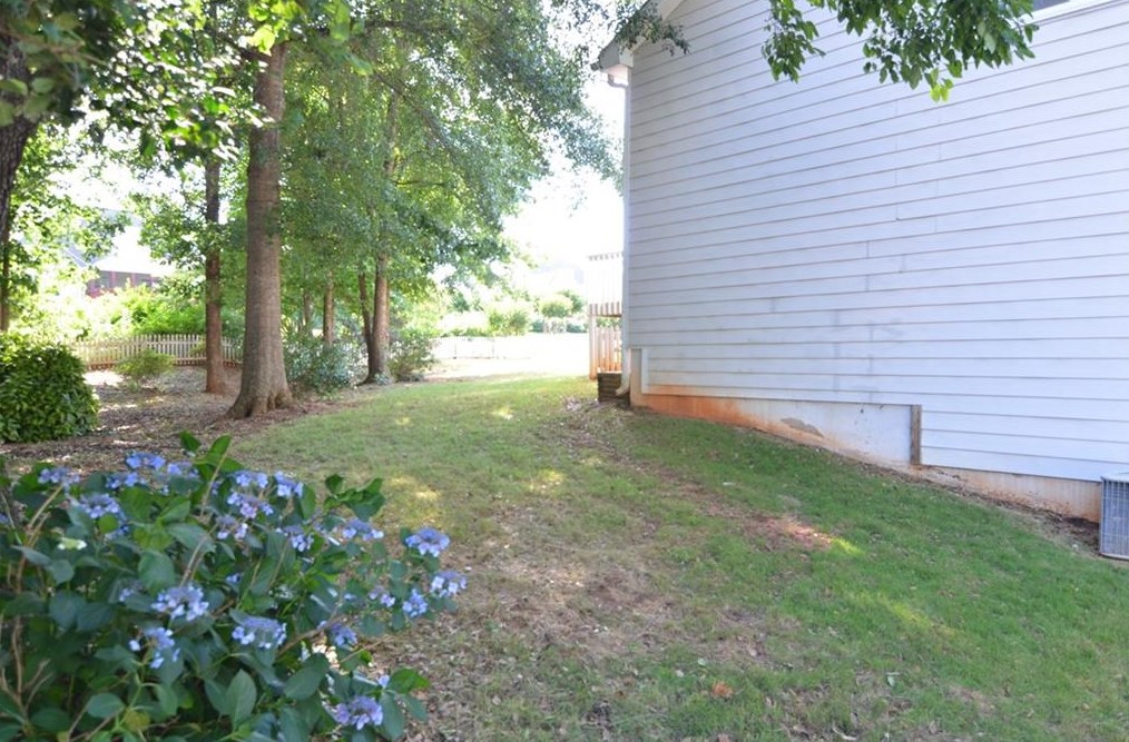 5860 Paris Ln, Hoschton, GA 30548-4006