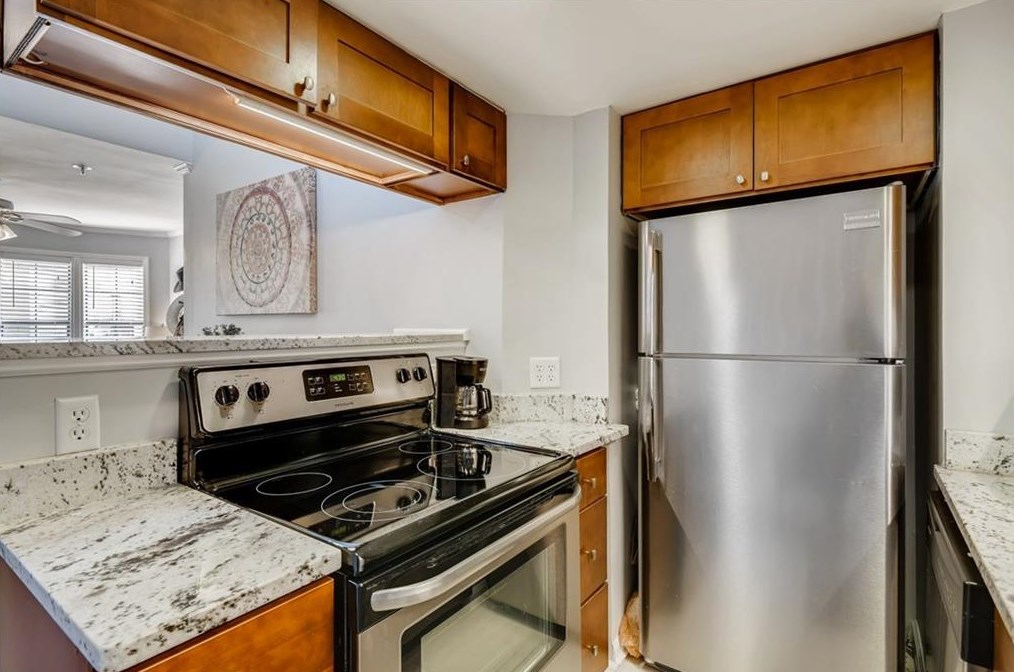 1050 Piedmont Ave, Atlanta GA  30309-3700 exterior