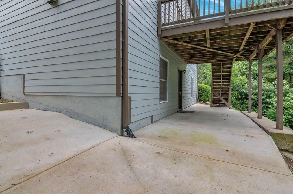 7797 Copper Kettle Way, Flowery Branch GA  30542-7572 exterior