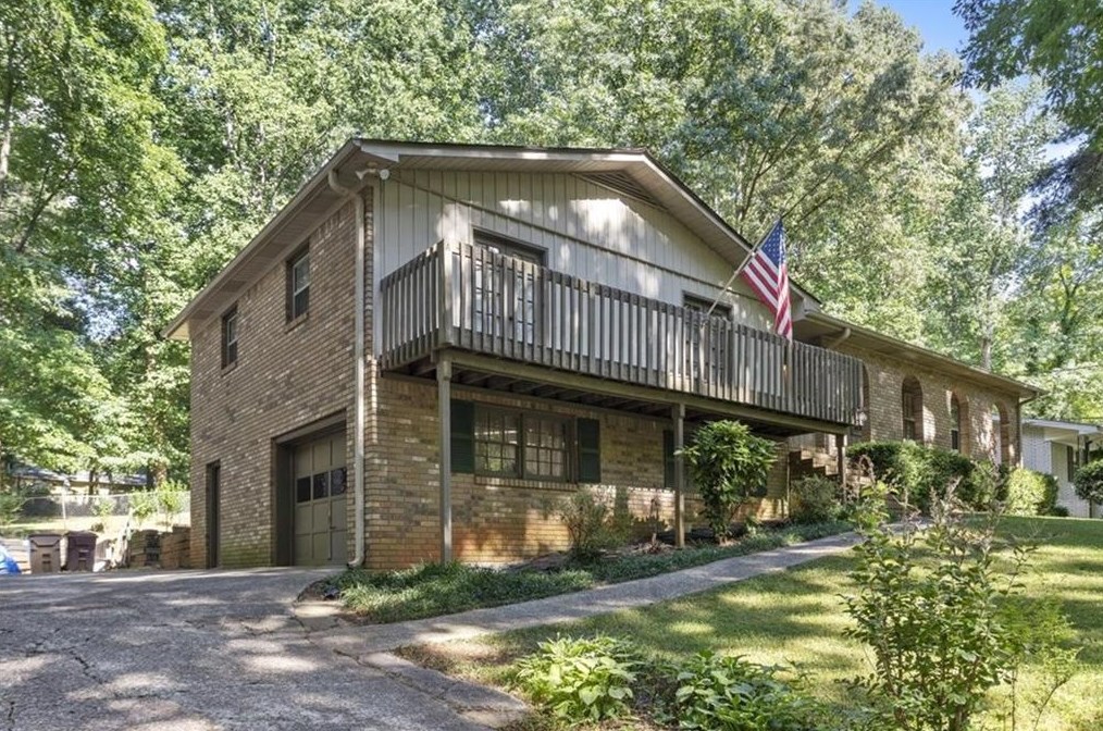 5482 Blackhawk Dr, Acworth, GA 30102-5927