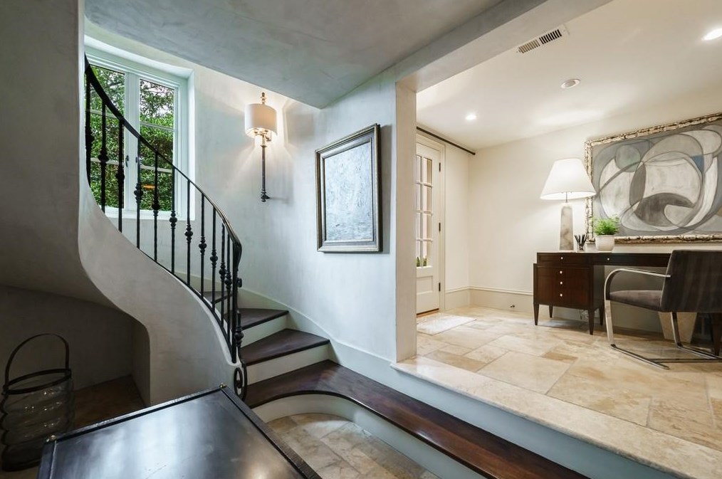 350 Woodward Way, Atlanta GA  30305-4040 exterior