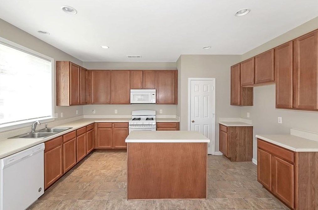 103 Silver Spring St, Dallas, GA 30157-8290