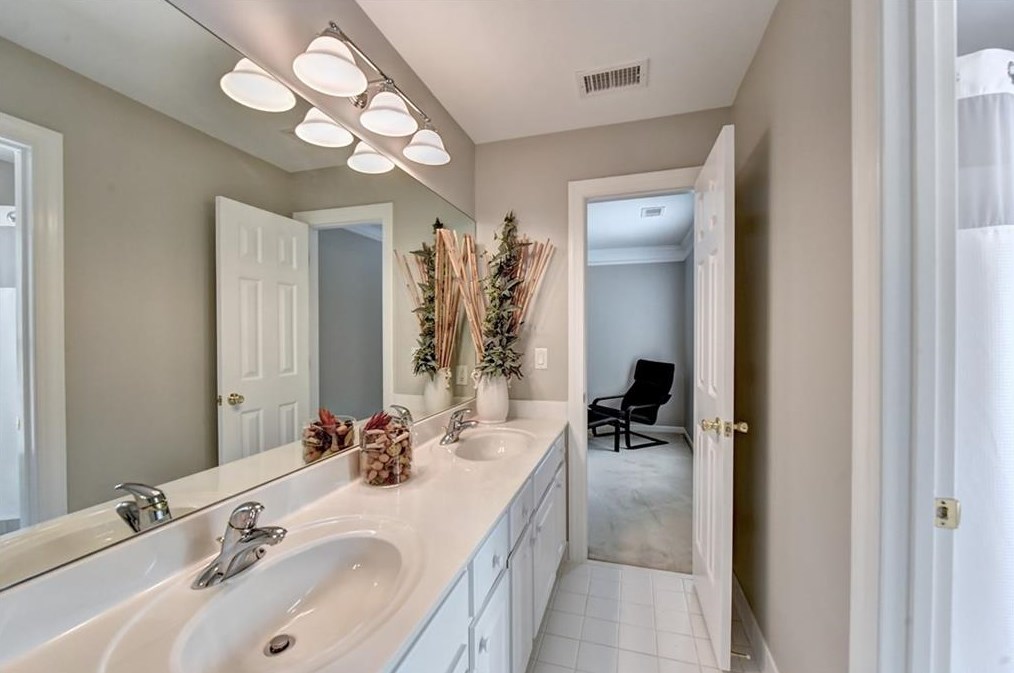 887 Wescott Ln, Atlanta GA  30319-1656 exterior