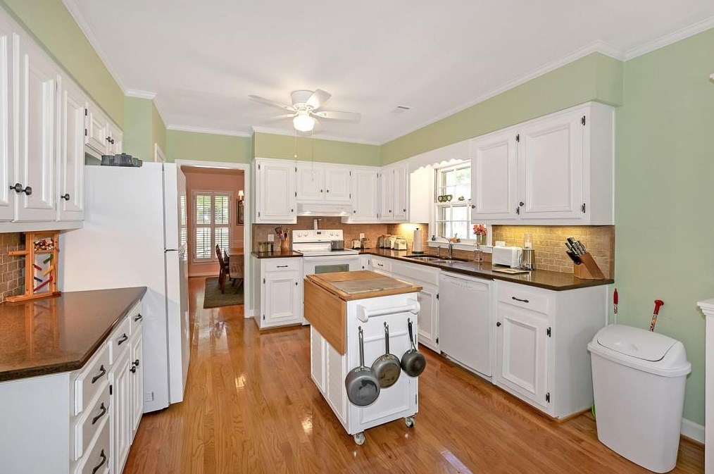 1817 Bedfordshire Dr, Decatur GA  30033-1405 exterior