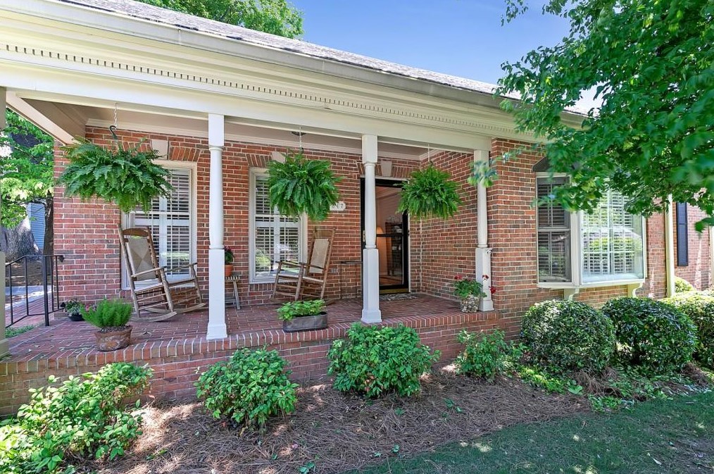 1817 Bedfordshire Dr, Decatur GA  30033-1405 exterior