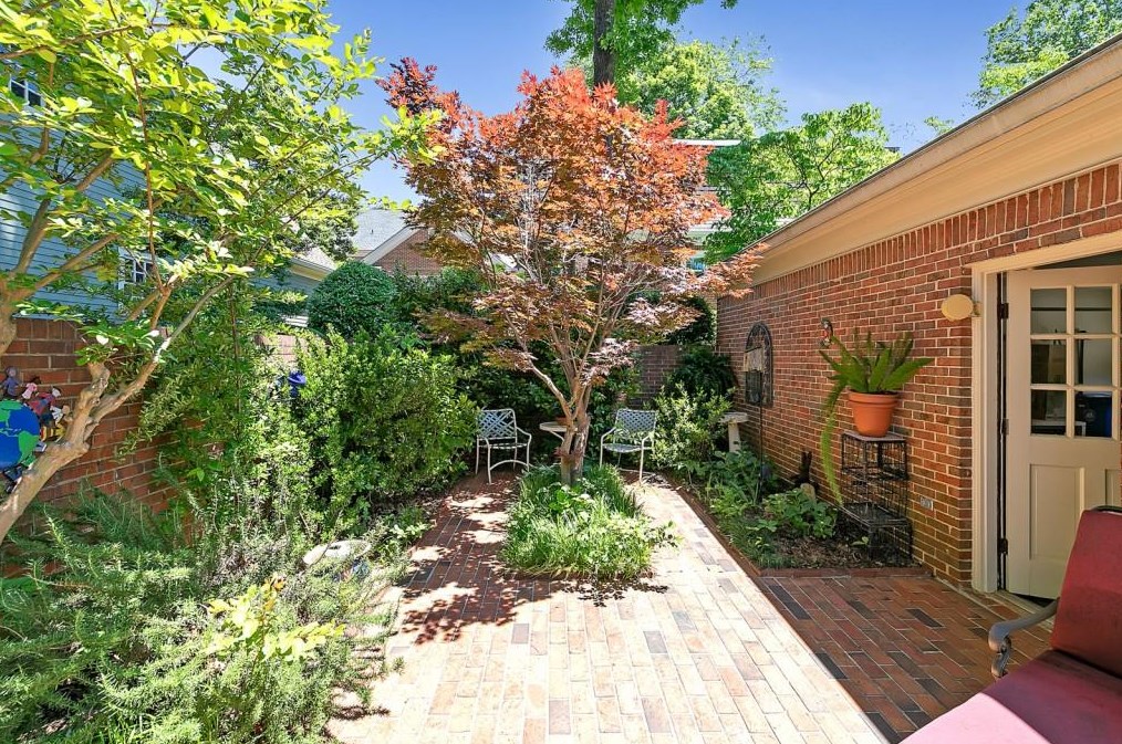 1817 Bedfordshire Dr, Decatur GA  30033-1405 exterior