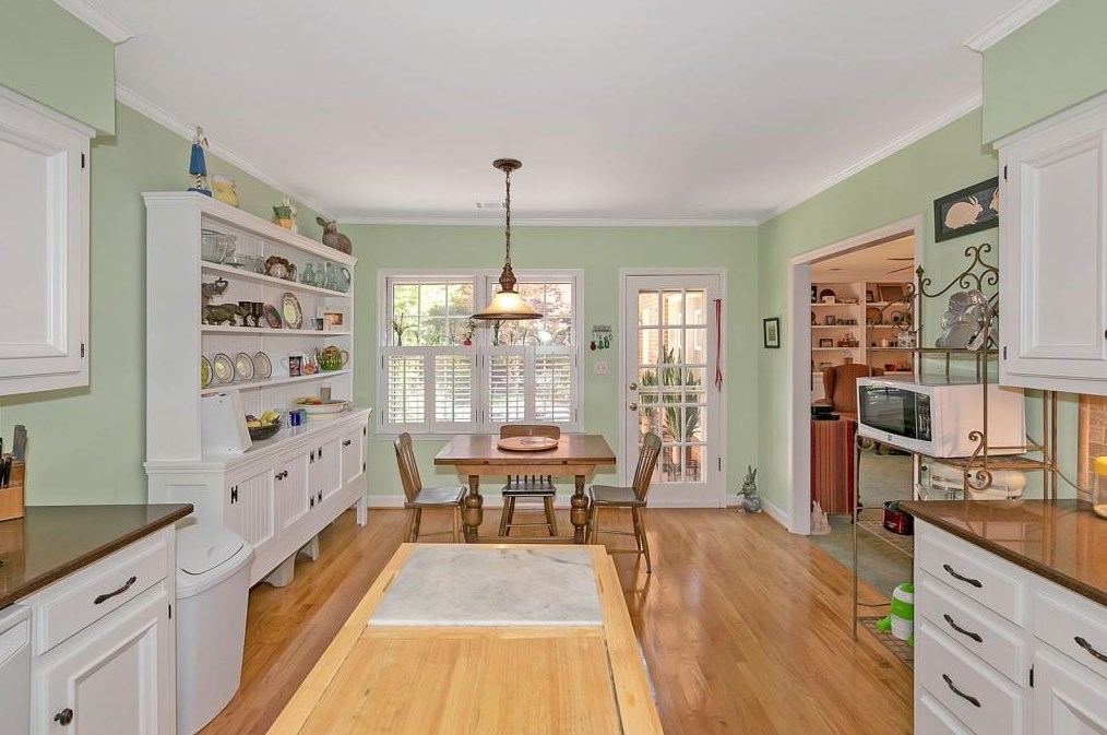 1817 Bedfordshire Dr, Decatur GA  30033-1405 exterior