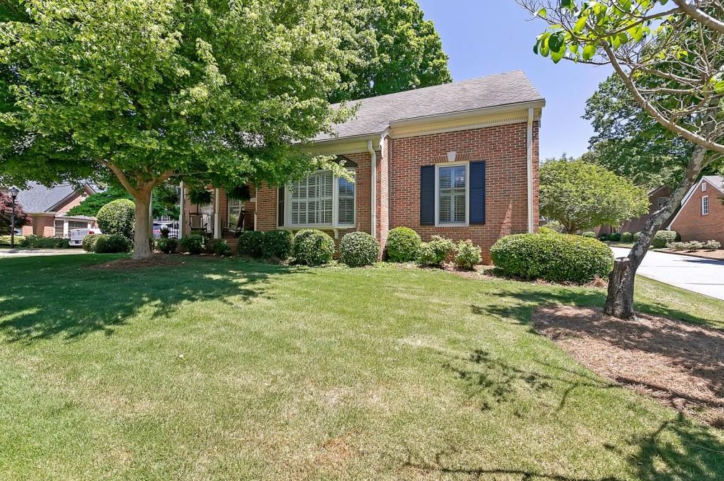 1817 Bedfordshire Dr, Decatur, GA 30033-1405