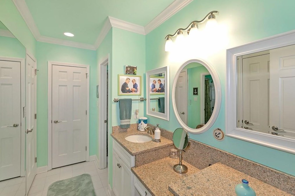 1817 Bedfordshire Dr, Decatur GA  30033-1405 exterior