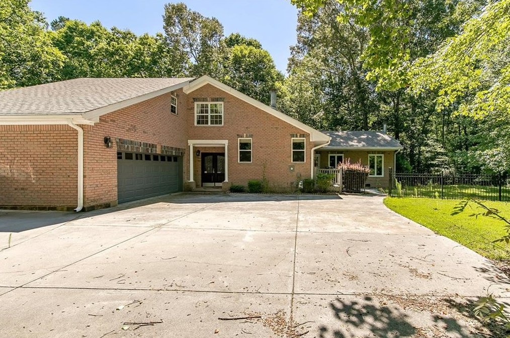211 Grist Mill Dr, Acworth, GA 30101-4721