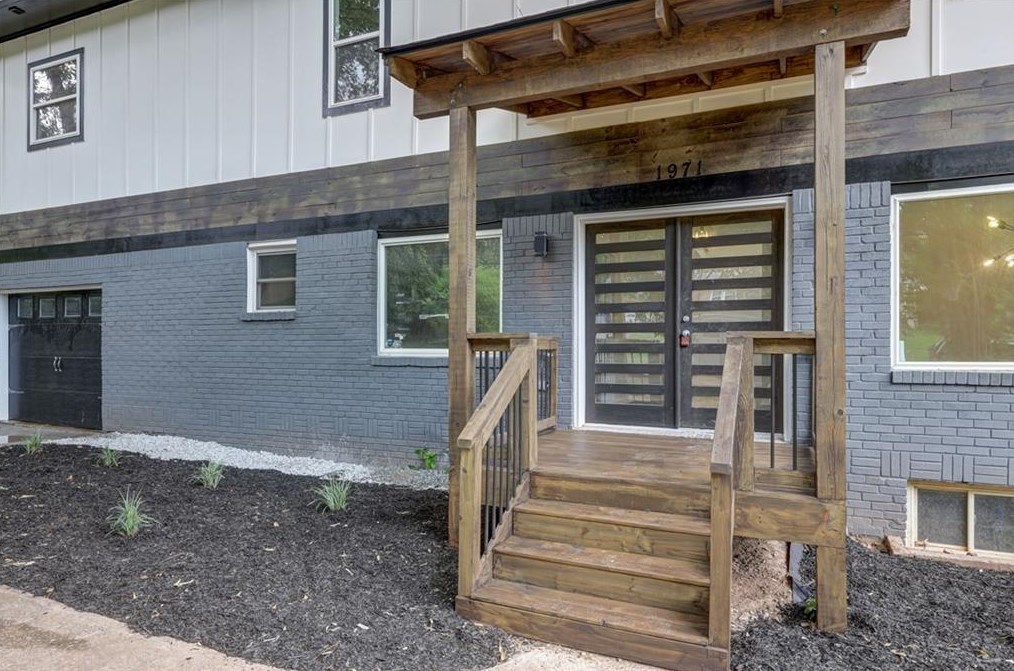 1971 Capri Dr, Decatur GA  30032-5209 exterior