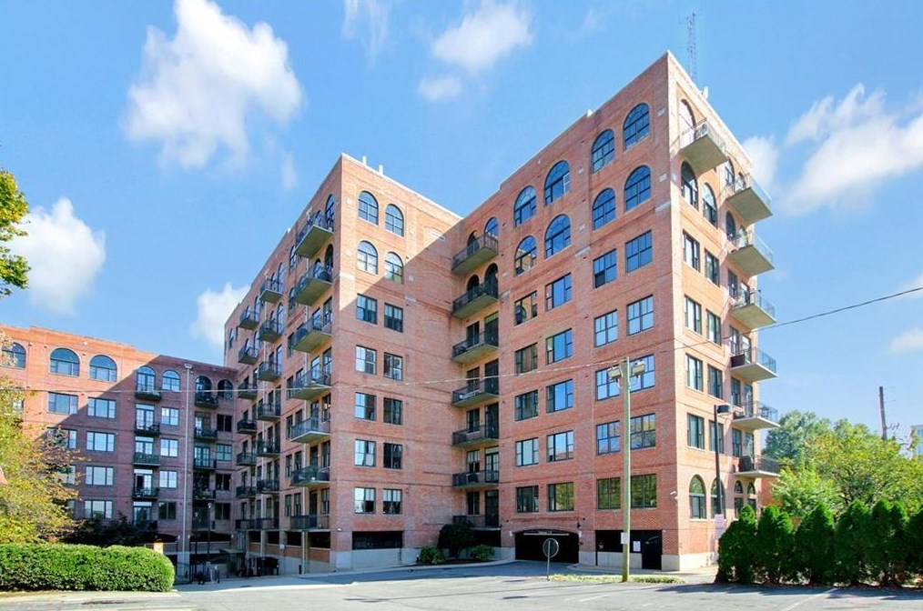 3235 Roswell Rd, Atlanta GA  30305-1882 exterior