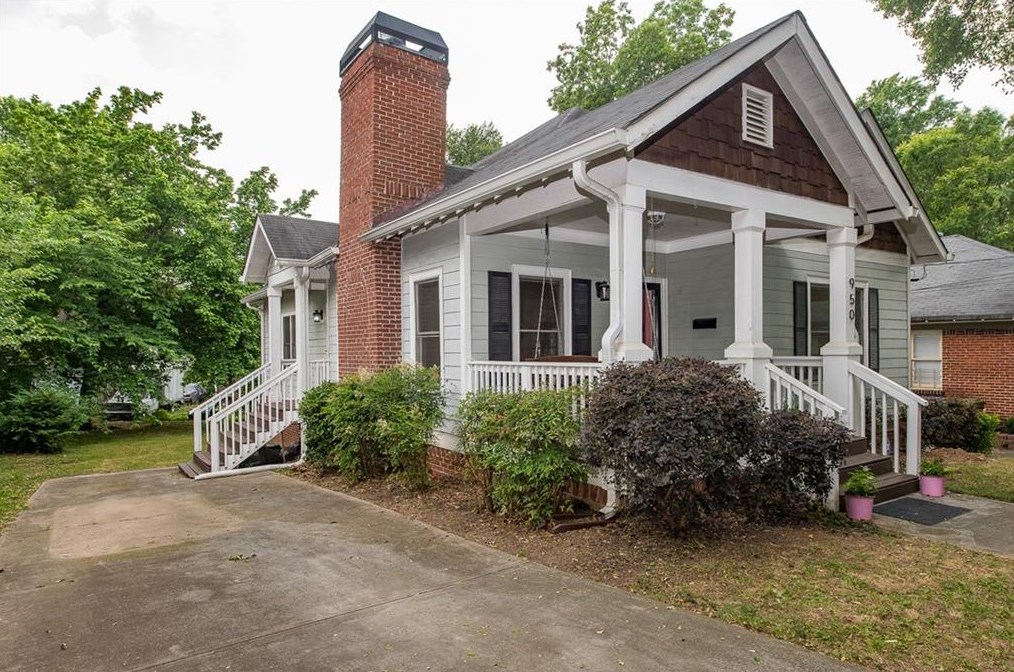 950 White St, Atlanta GA  30310-2760 exterior