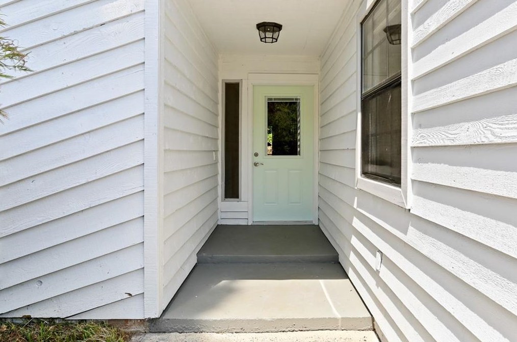 930 Lake Haven Ct, Roswell, GA 30076-2564