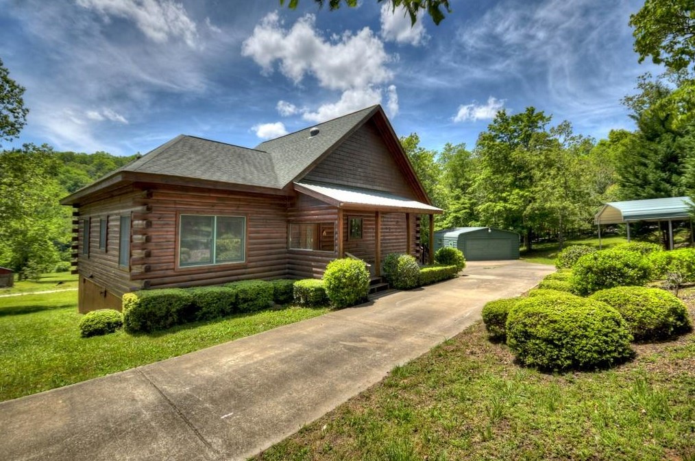 33 Old Shadwick Pl, Mineral Bluff, GA 30559