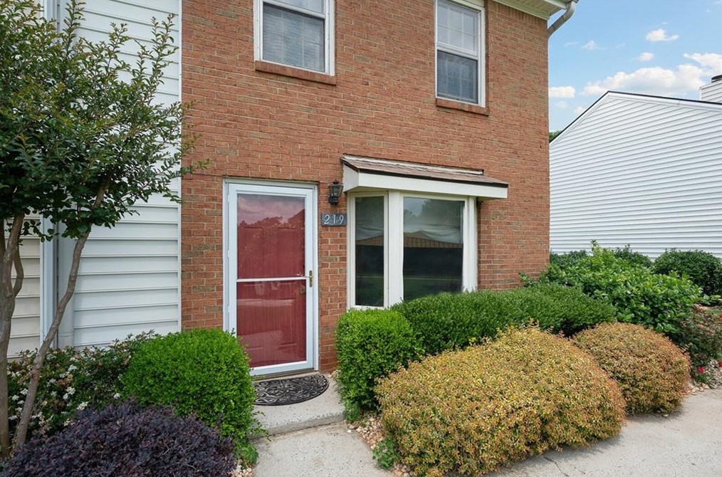 219 Holcomb Ferry, Roswell, GA 30076