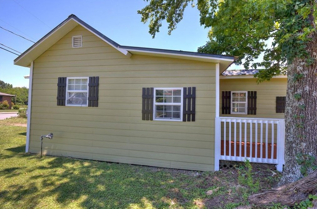 702 Court St, Calhoun, GA 30701