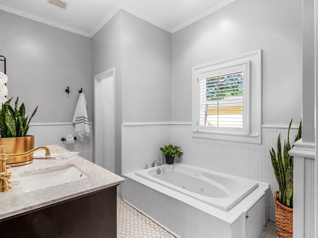 504 Pharr Rd, Decatur GA  30030-4840 exterior