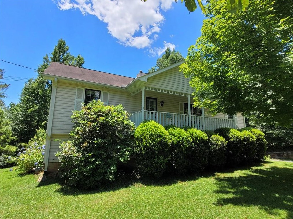 226 Cherokee Village Dr, Ball Ground, GA 30107