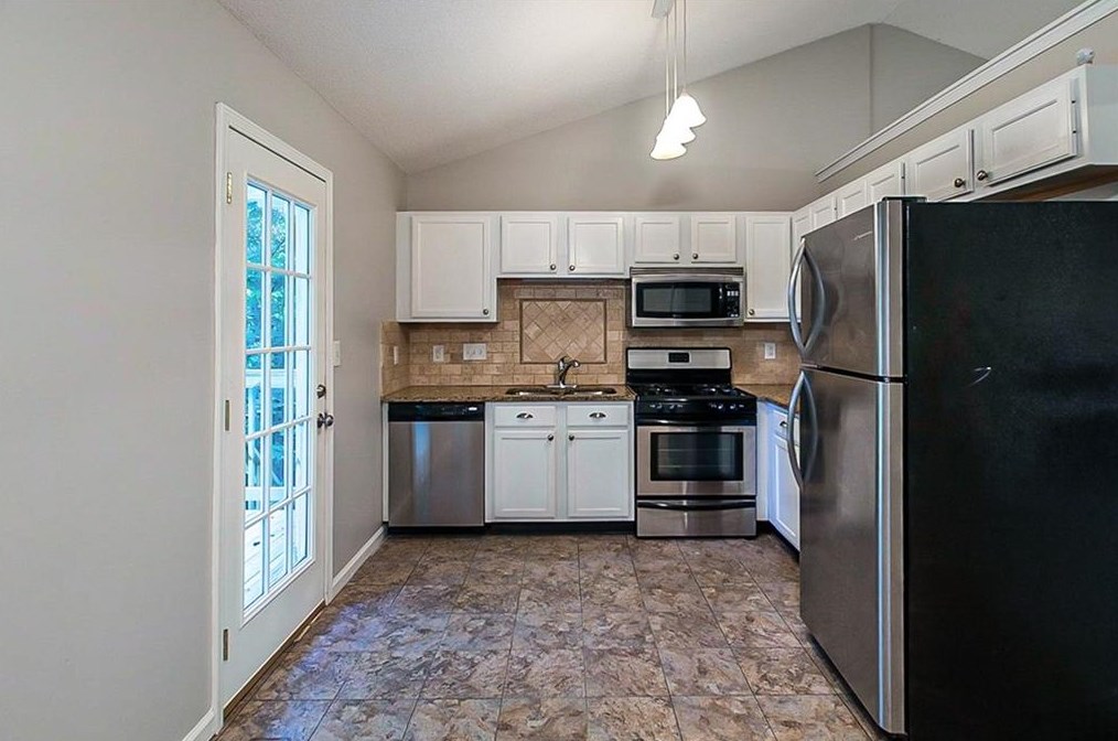 401 Bakers Bridge Cir, Douglasville, GA 30134-5046