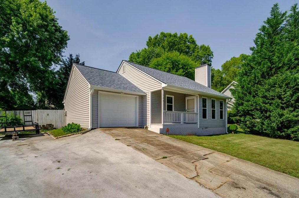 110 Mayflower St, Euharlee, GA 30120-2565