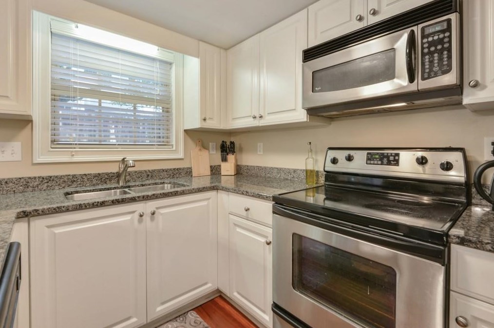 21 Villa Ct, Smyrna GA  30080-4570 exterior