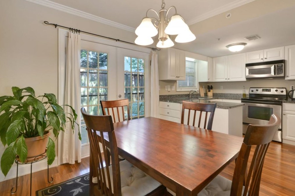 21 Villa Ct, Smyrna GA  30080-4570 exterior