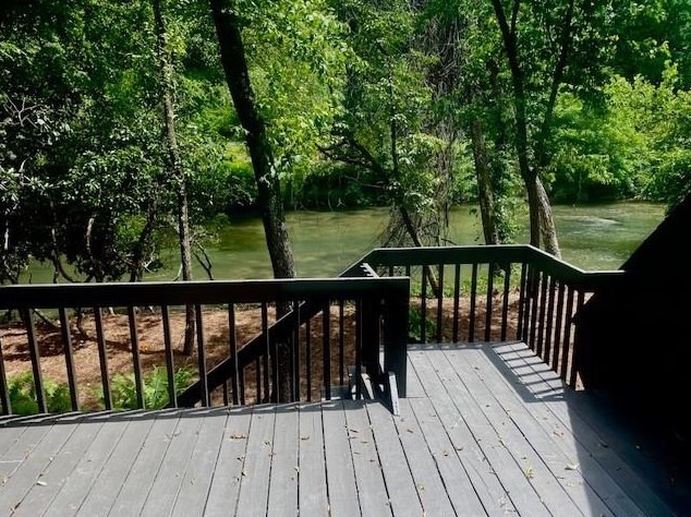 637 Riverside Dr, Ellijay, GA 30540