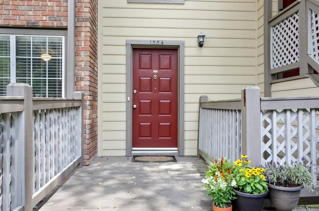 1354 Weatherstone Way, Atlanta GA  30324-4645 exterior