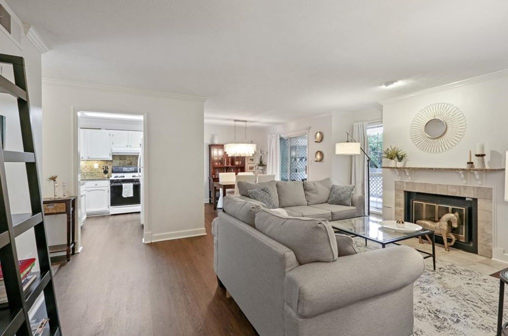 1354 Weatherstone Way, Atlanta GA  30324-4645 exterior