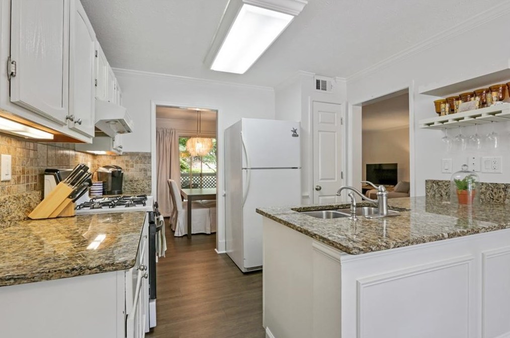 1354 Weatherstone Way, Atlanta GA  30324-4645 exterior