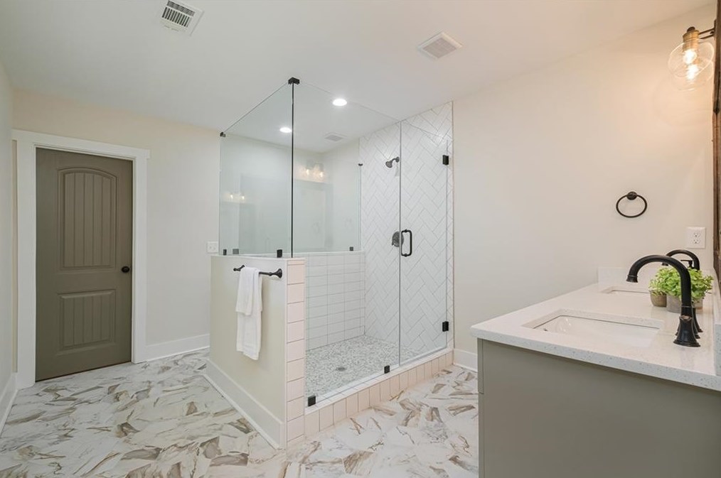 1860 Camellia Dr, Decatur GA  30032-5202 exterior