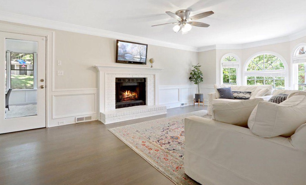 1005 Pine Bloom Dr, Roswell, GA 30076-2653